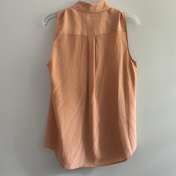 Equipment 100% silk peach collared sleeveless button down - Picture 4 of 7